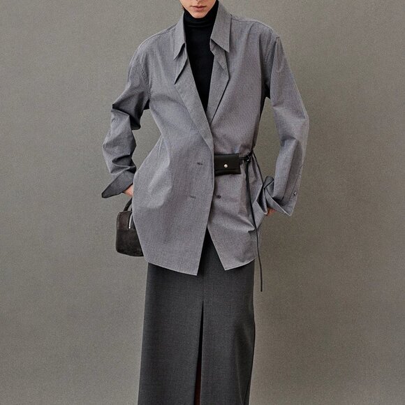 CHICJOC Tops - CHICJOC ultra-high-density thick SUPIMA cottondeep V-neck paper-cutting shirt 38